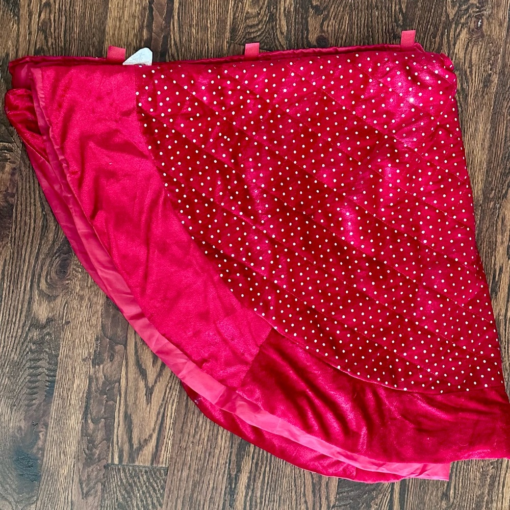 Red Velvet‎ Silver Sparkle Polka Dot Tree Skirt